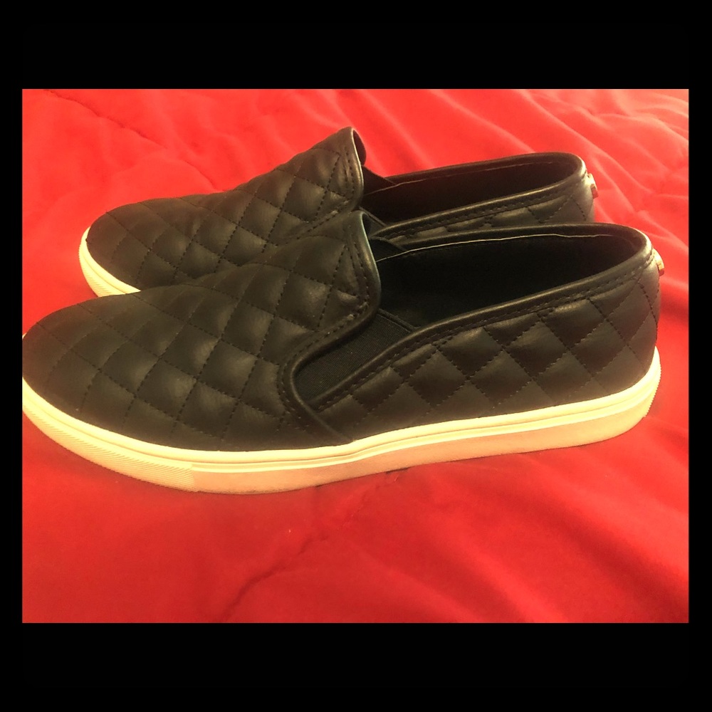 Steve Madden black slip ons!!